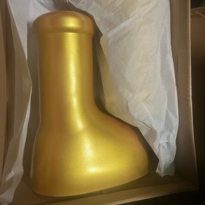 Astro boy “ big red boot” in Gold